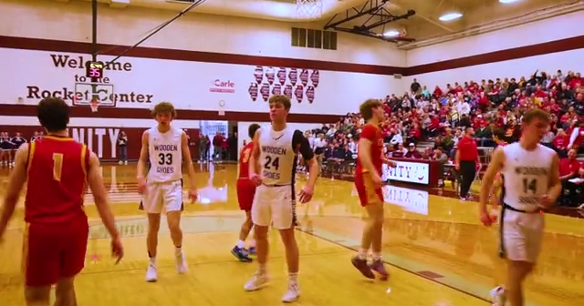 Teutopolis scores against Warrensburg-Latham in sectional final