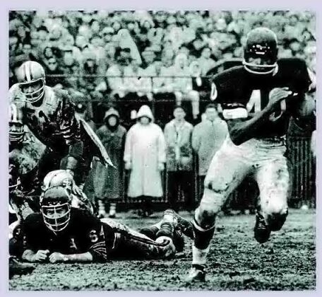 November 30, 1969, Wrigley Field: Gale Sayers runs for 21 yards