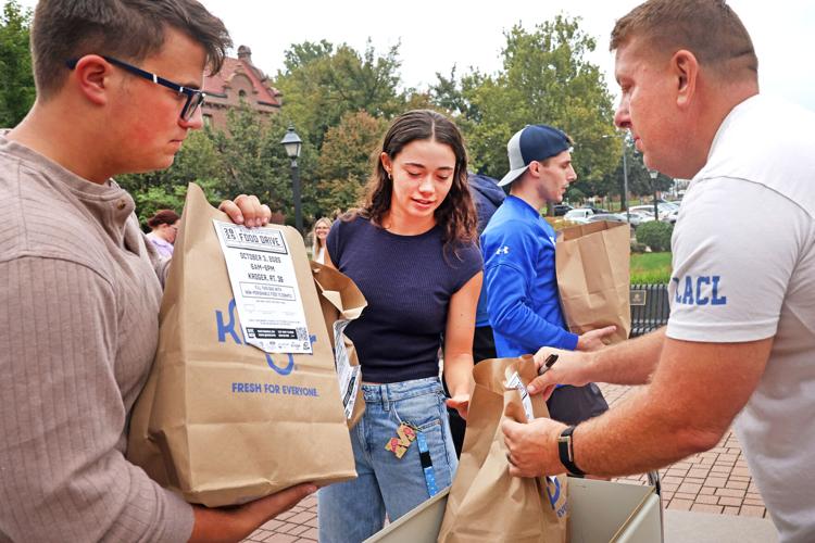 092725-dec-loc-fooddriveprep_02.JPG