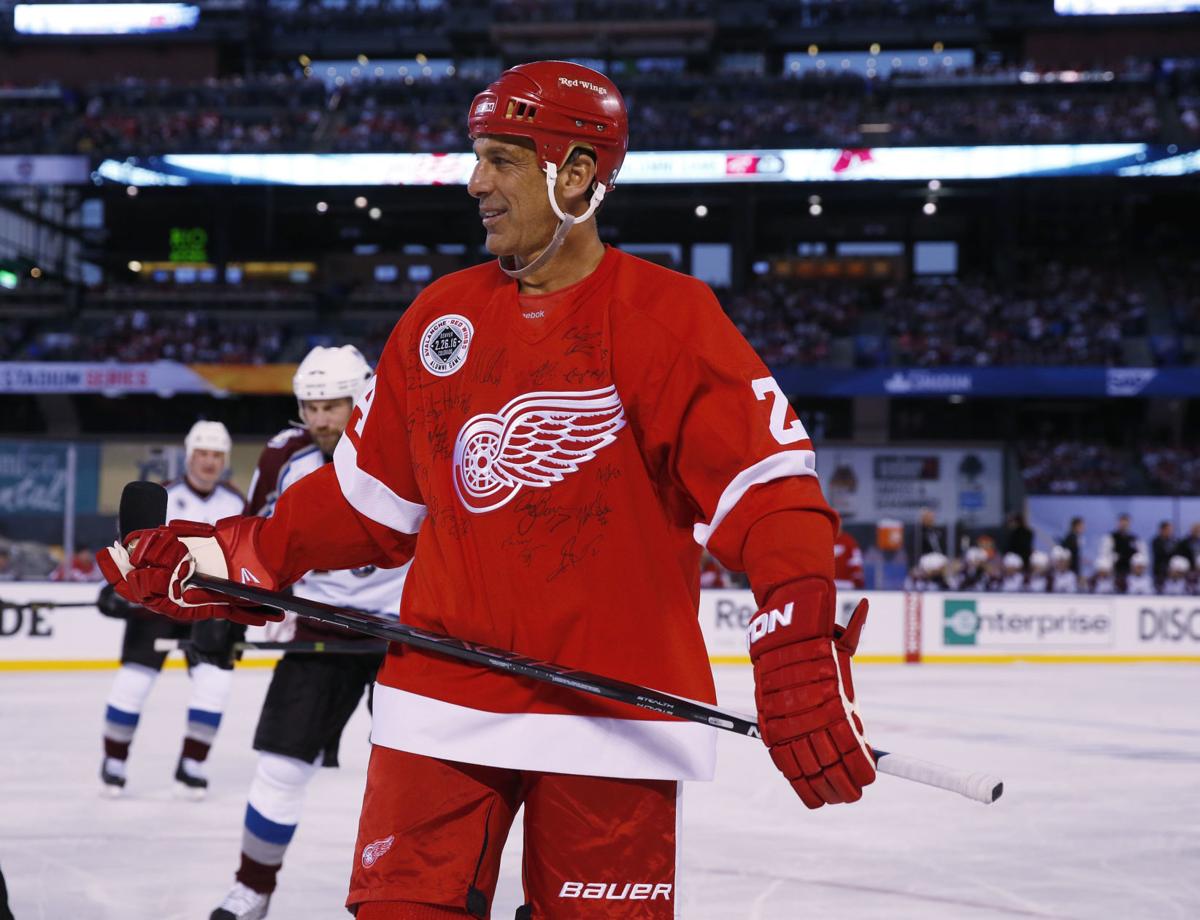 Chris Chelios leaving Red Wings organization to return home to Chicago