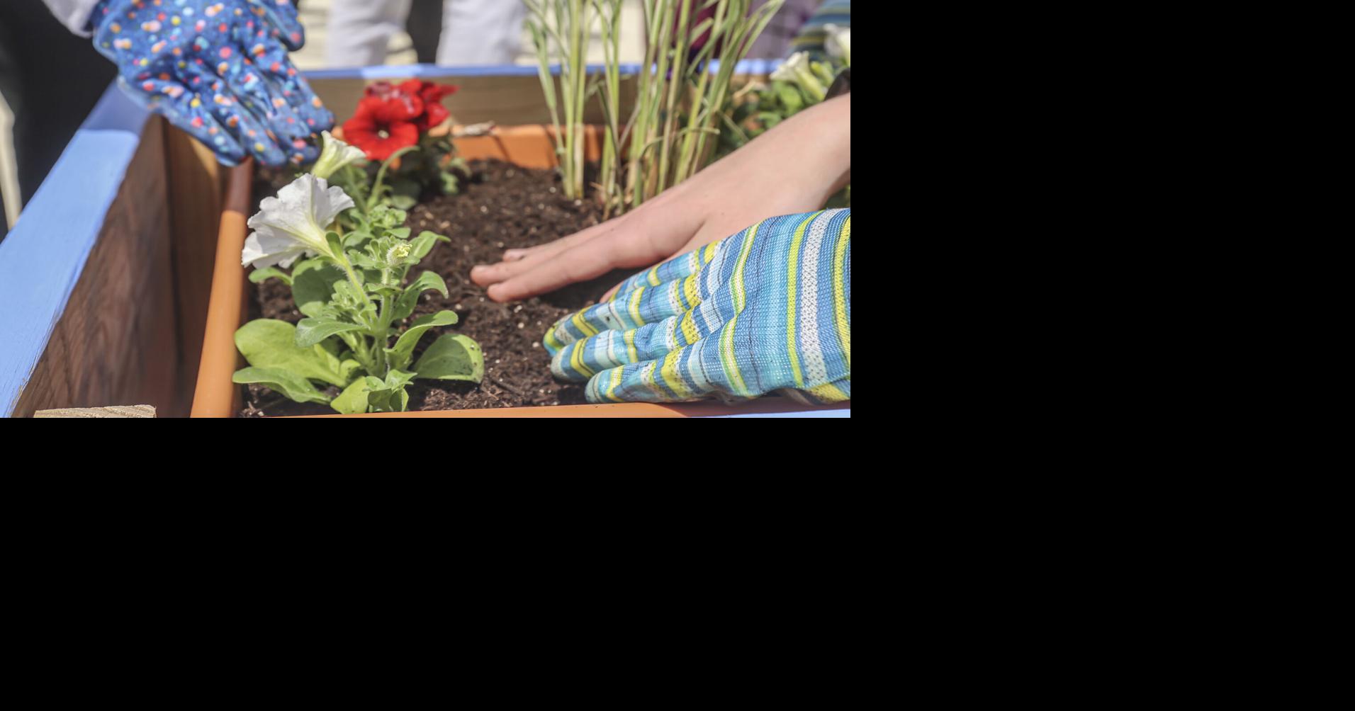 Beautify Decatur teams up with Johns Hill to create planters for the school