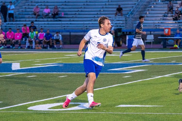Men’s Soccer Shuts Down Elmhurst for 2nd CCIW Win