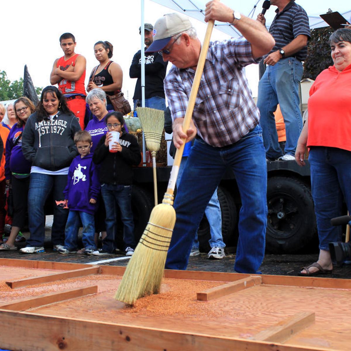 Arcola Broom Corn Festival Celebrates City S Heritage Entertainment Herald Review Com Arcola Broom Corn Festival 2022