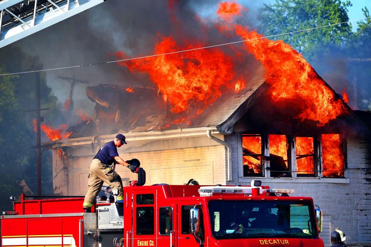 071124-dec-loc-fire_01.JPG