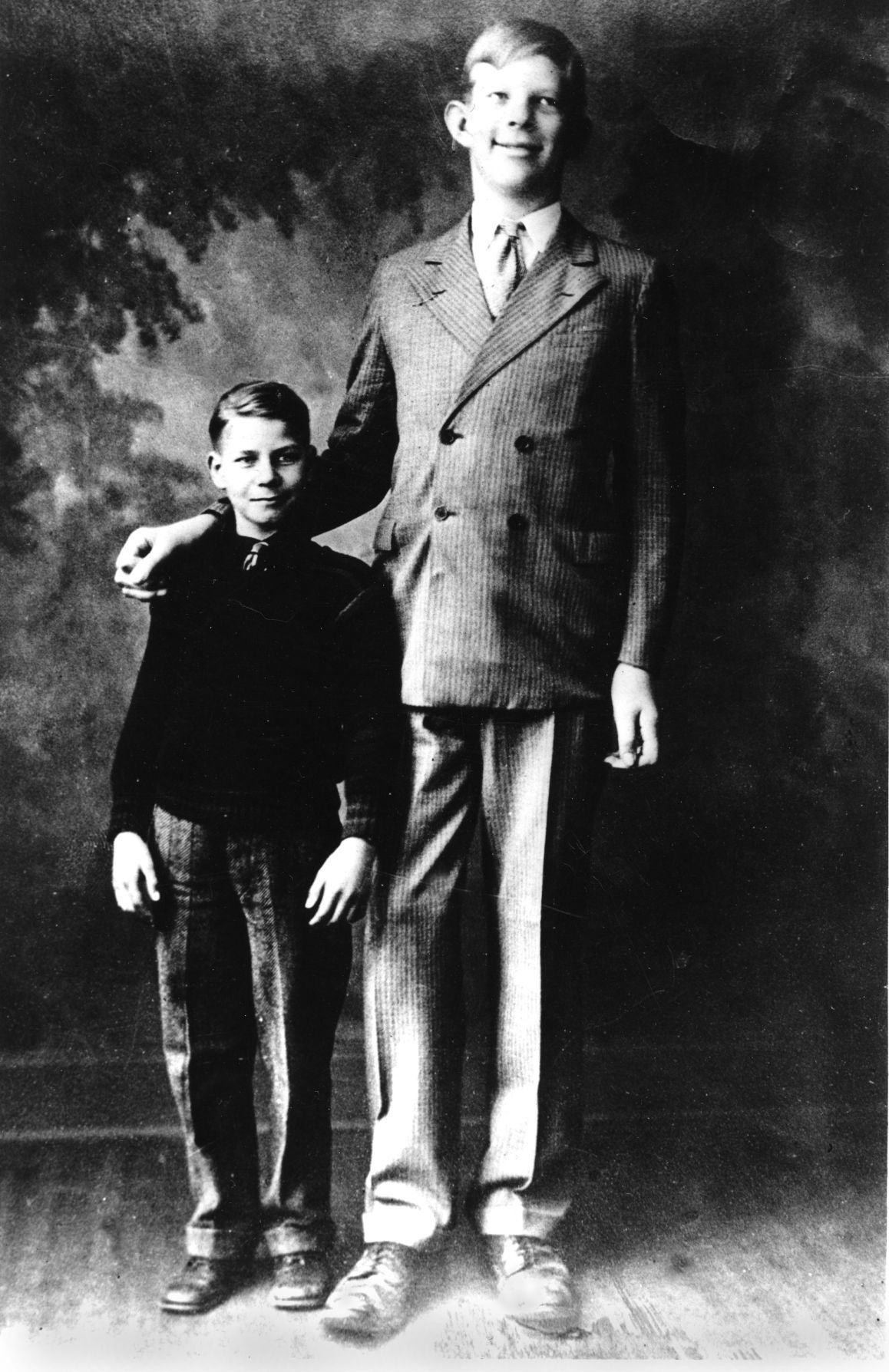 Robert Wadlow: 100 facts the gentle giant of Alton, Illinois ...