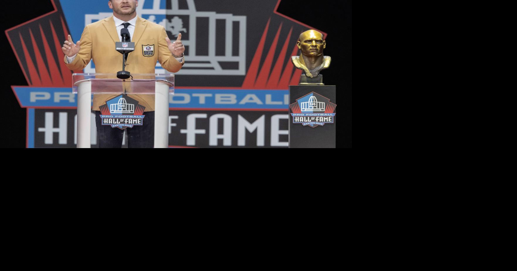 Brian Urlacher goes from Hall of Fame to 'Rob Riggle's Ski Master Academy'