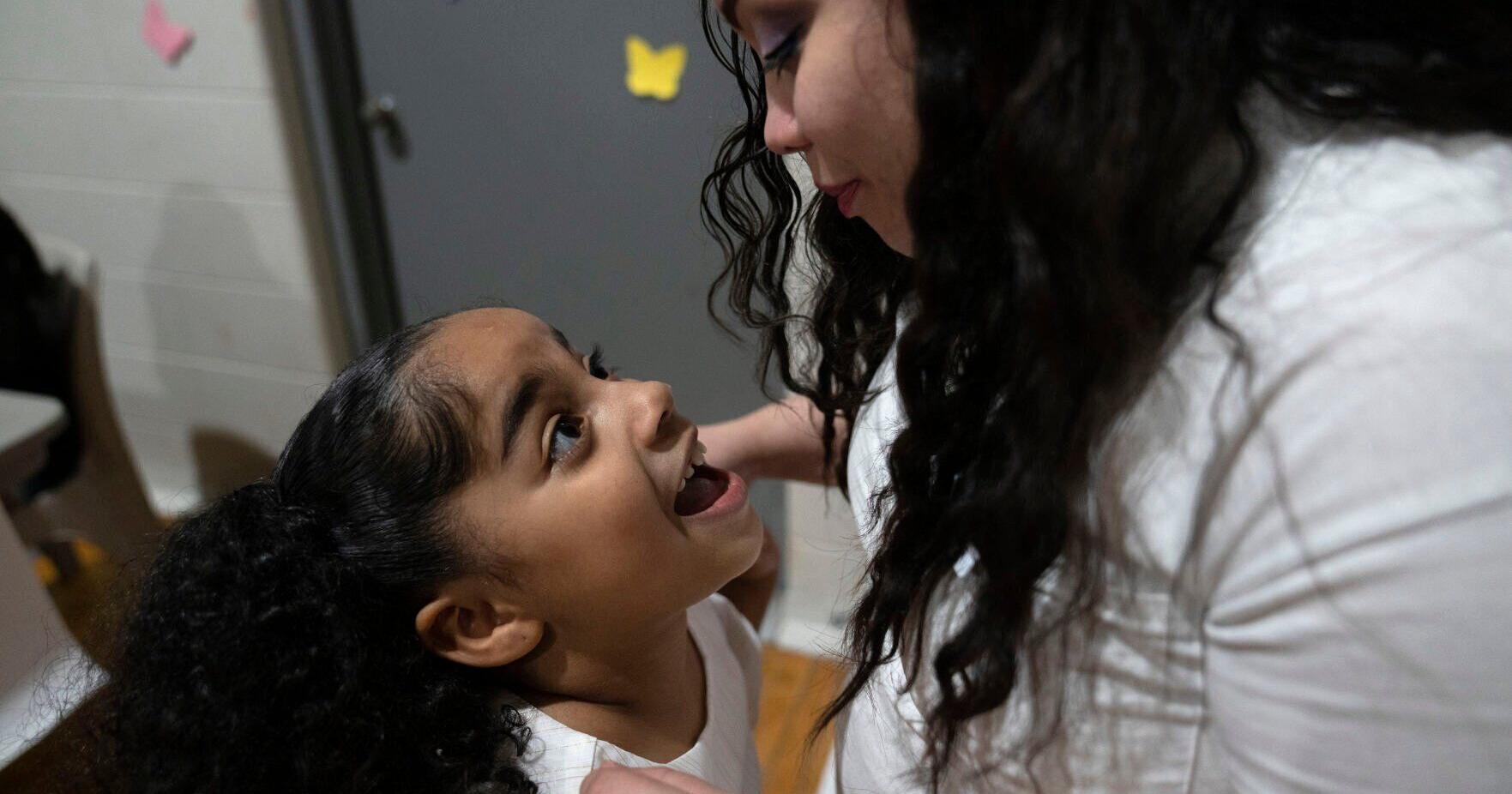 Illinois moms in prison see kids via 'Reunification Ride' - Vimarsana News