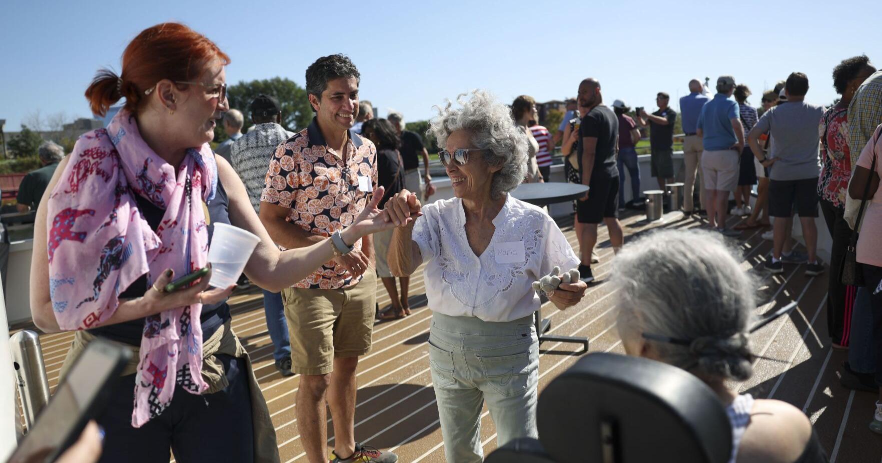 Dementia-friendly Chicago River cruise gives patients, caregivers a chance to feel less isolated - Vimarsana News
