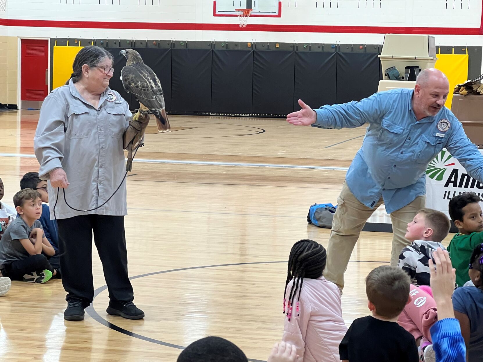 Illinois Raptor Center Decatur Il Montessori students in Decatur meet predatory birds