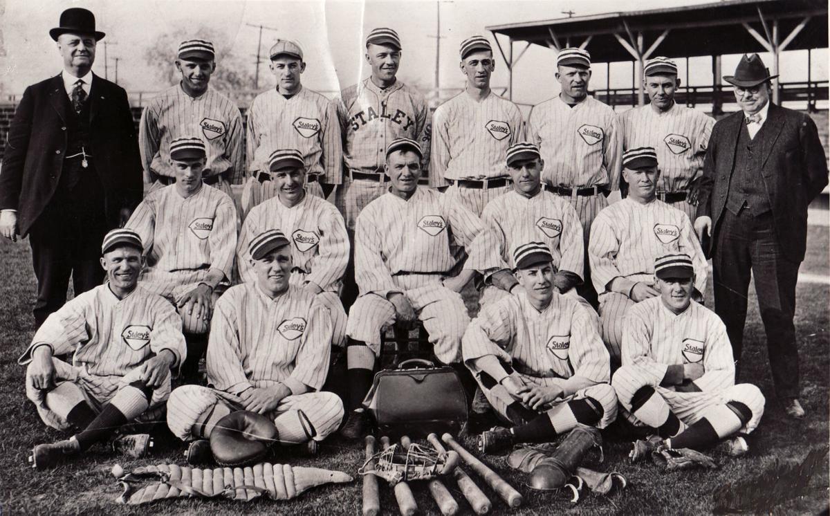 1920 Decatur Staleys Team Photo (First Year Bears). – Memorabilia Expert