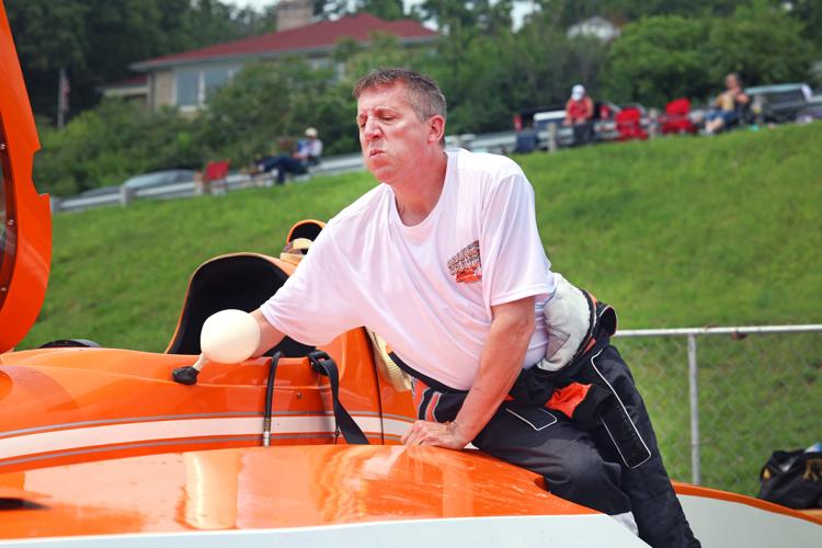 060825-dec-loc-boatraces_04.JPG