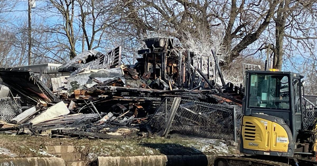 Decatur fire crews battle early morning fire