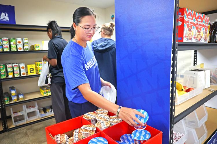 080726-dec-loc-fooddrivepress_01.JPG