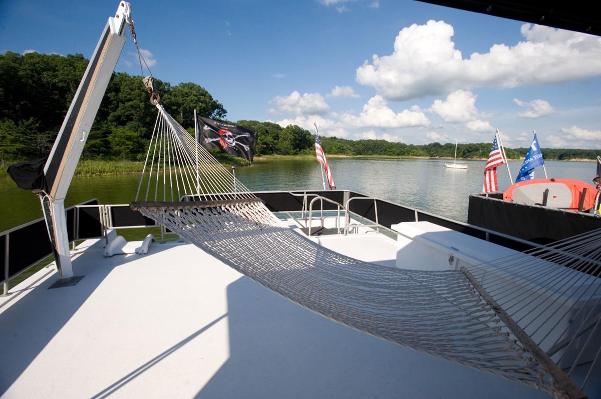 'Everyone knows everyone' Houseboaters find community away from home