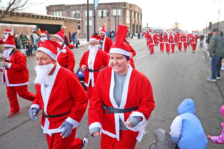 120925-dec-loc-santashuffle_01.JPG