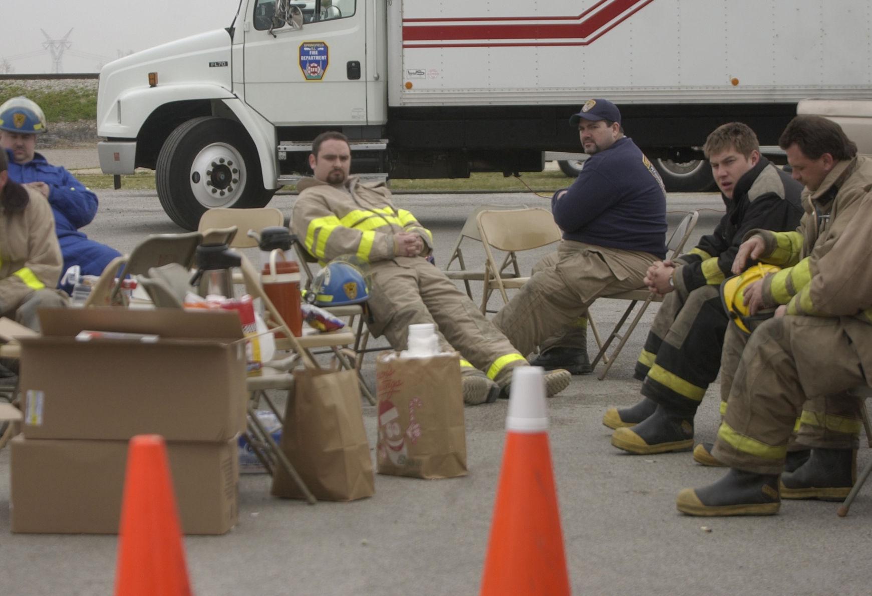 2004 Explosion jolts Illiopolis area, 3 from Decatur die in blast