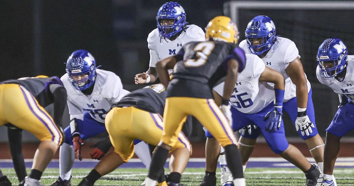 Here's a look at the IHSA Football Playoffs matchups