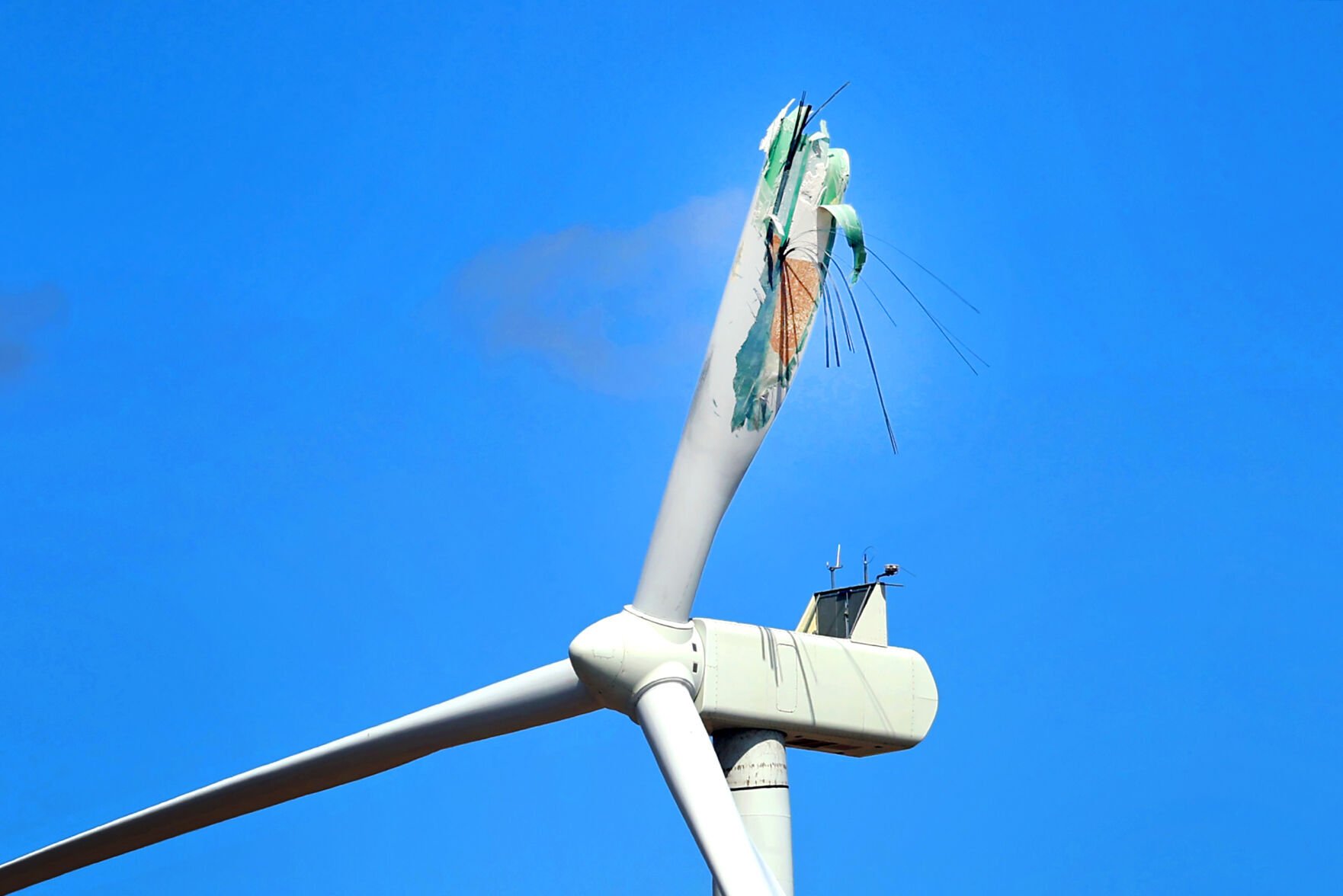 その他 fair wind / FAR EAST SCRAP HEAP COMPANY Storm-damaged Radford's Run wind turbine slated for