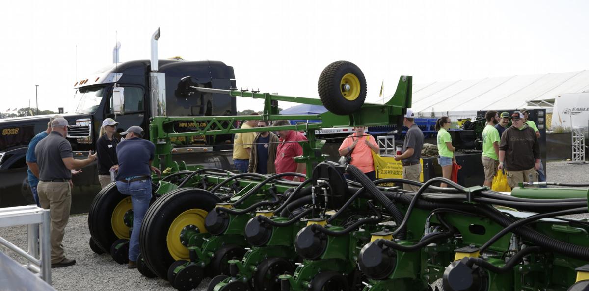 Taiwan signs $2.2 billion agreement for Illinois soybeans ...