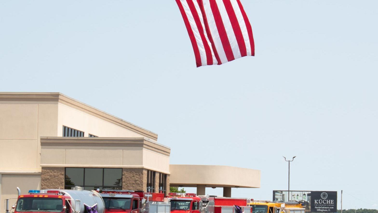 Watch now: Fire truck procession honors fallen firefighter from Mattoon - Vimarsana News