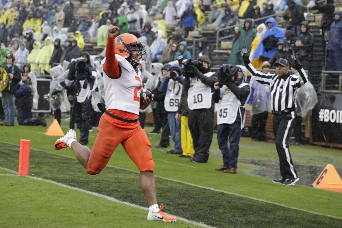 Illinois Uses Running Game Defense To Splash Way To A 24 6 Win At Purdue Illini Herald Review Com