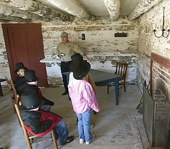 Decatur original: Visitors can see log cabin courthouse where Lincoln ...