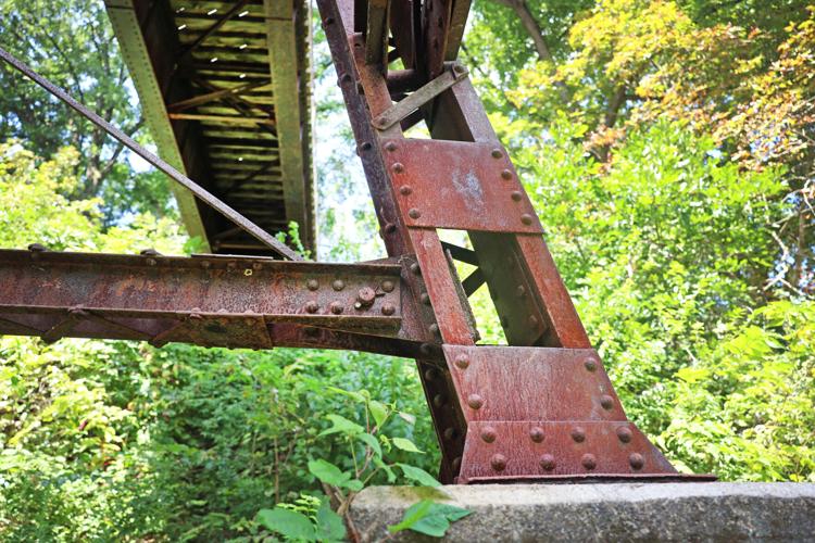 082926-dec-loc-bridge_02.JPG