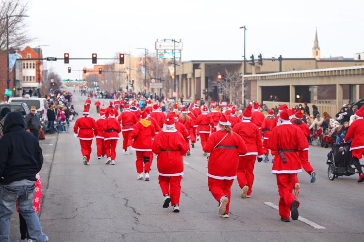 120925-dec-loc-santashuffle_03.JPG