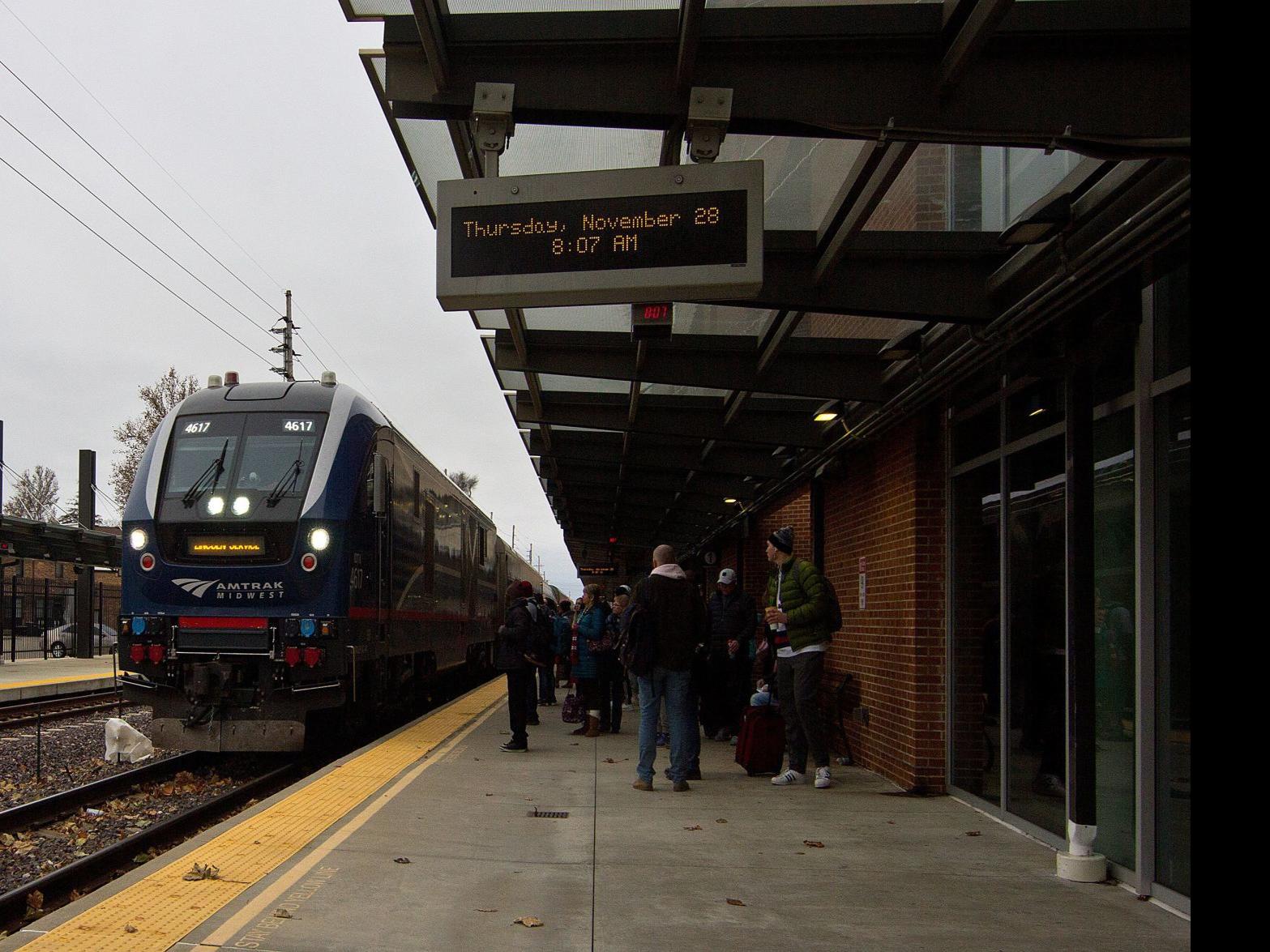 Amtrak Woman On Train That Made Stop In Normal Has Tested Presumptive Positive For Coronavirus Public Safety Herald Review Com
