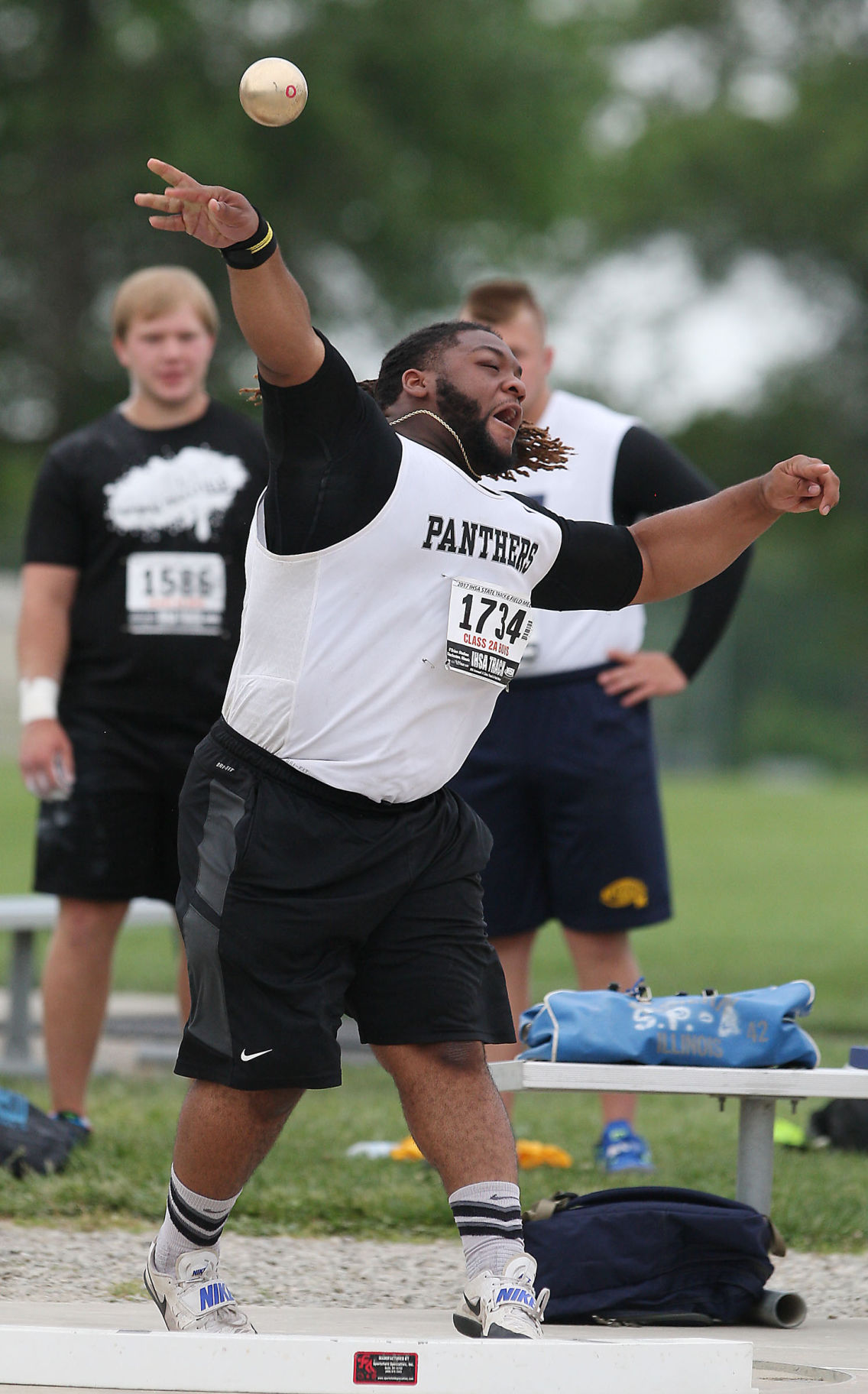 Eisenhower s Thaxton Sets School Shot Put Record Effingham High 