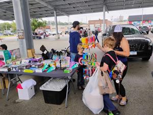 Rain doesn't deter first-ever Decatur Community Garage Sale