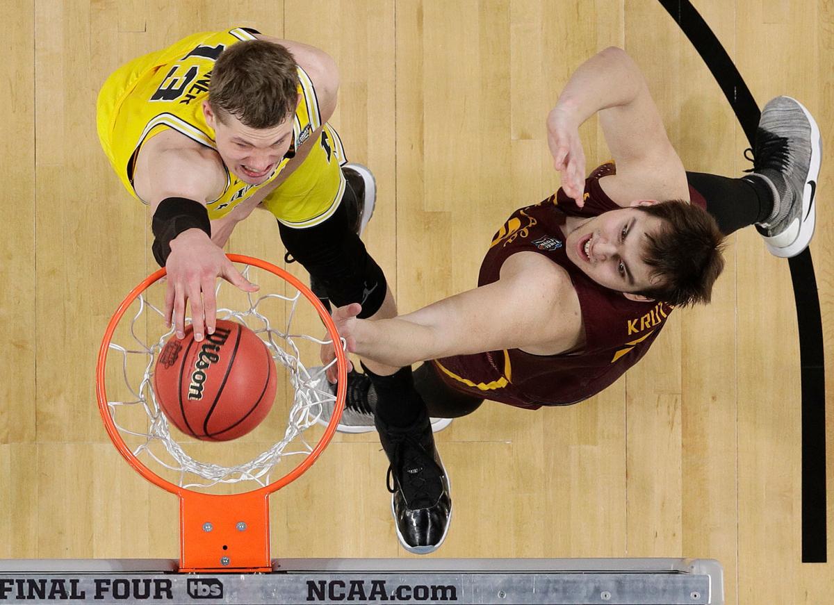 Michigan Ends Loyola S Run 69 57 In Final Four Basketball