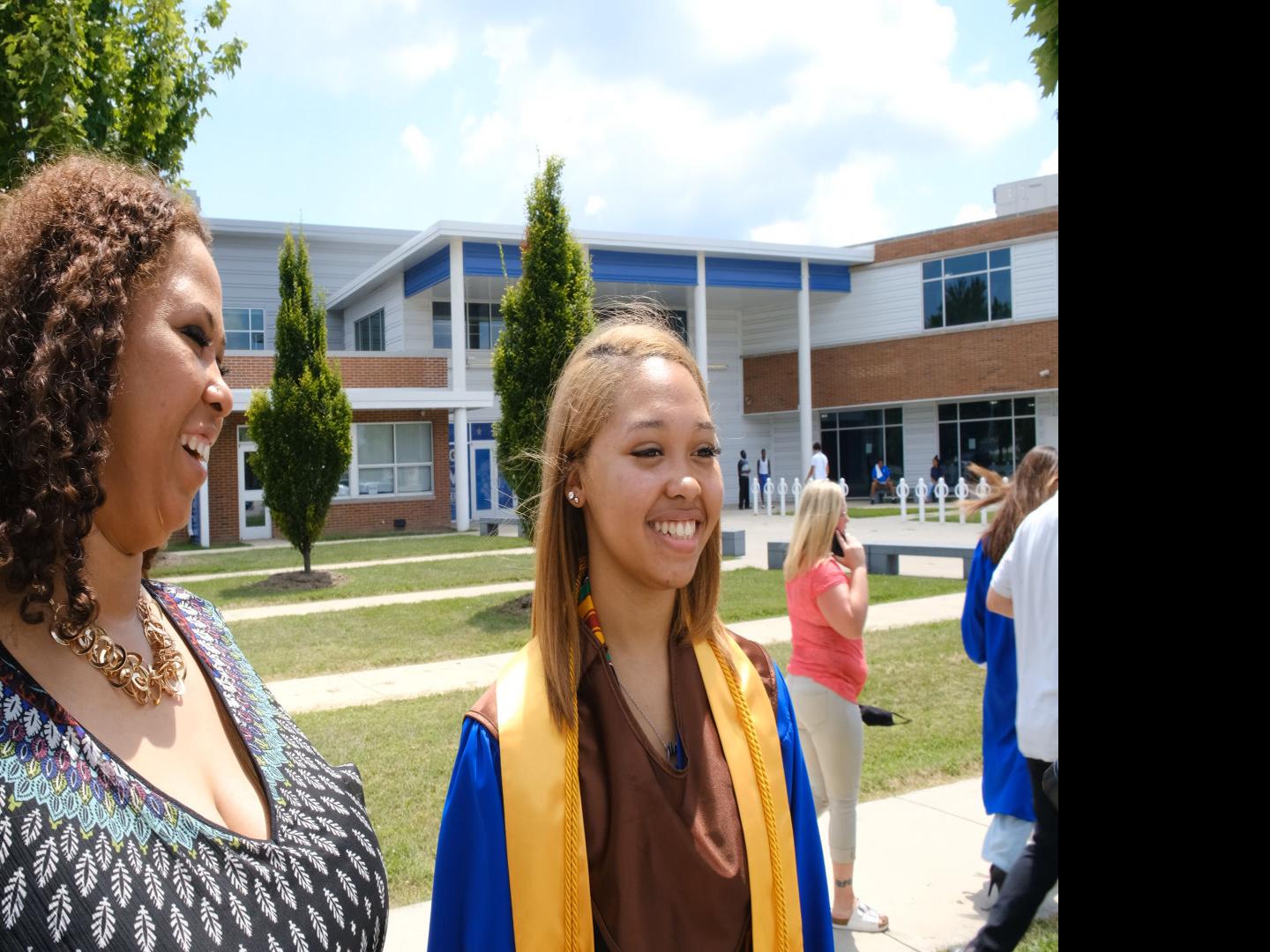 Watch Now Decatur High School Graduates Get Their Moment In The Spotlight Education Herald Review Com