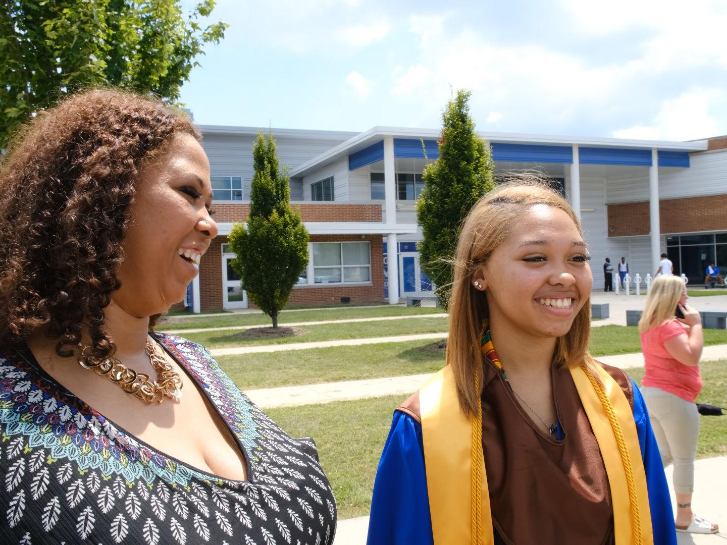 Watch Now Decatur High School Graduates Get Their Moment In The Spotlight Education Herald Review Com Watch Now Decatur High School Graduates Get Their Moment In The Spotlight Education Herald Review Com