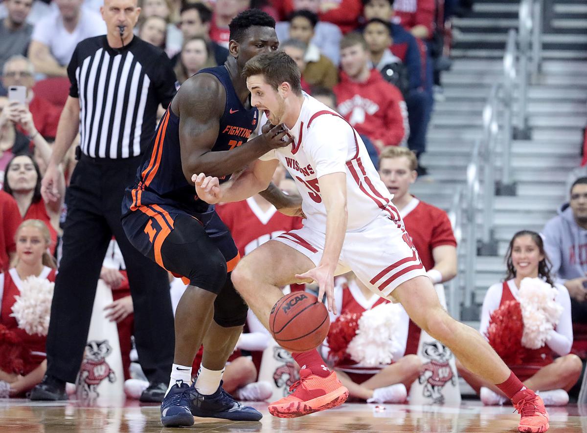 Illinois Basketball Beats Wisconsin Snaps 15 Game Losing Streak