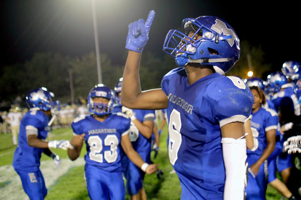 PHOTOS MacArthur Football vs. Sacred HeartGriffin Central State