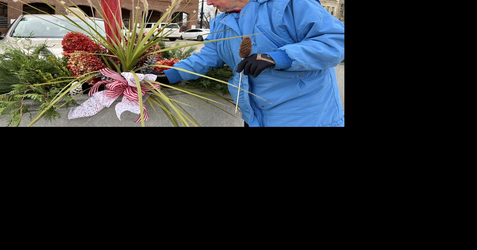 Winter doesn't cool group's desire to keep downtown Decatur's planters ...