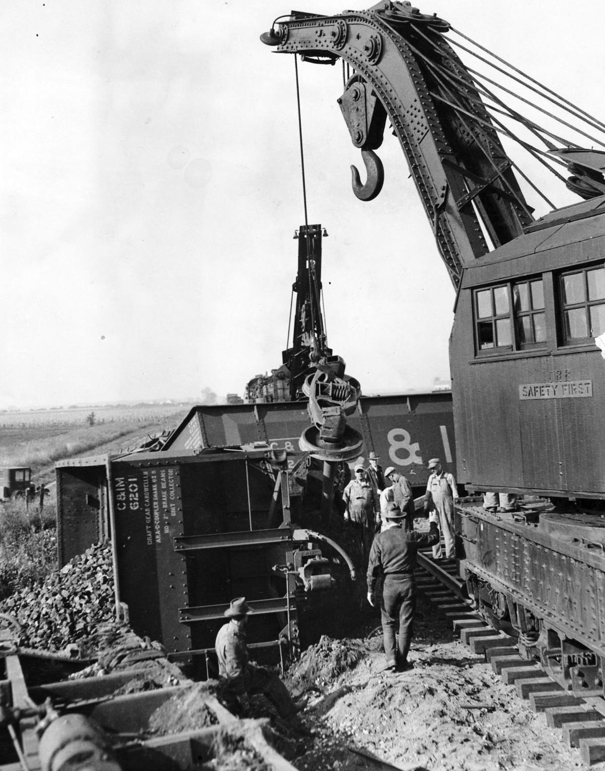 Train Wrecks 1980S - 7llyczg