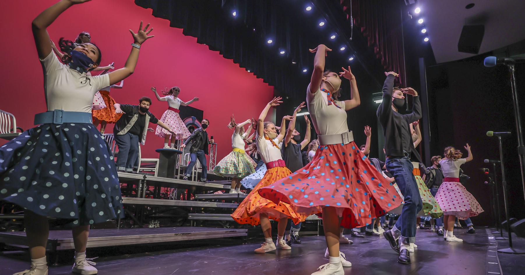 Watch now: Midwest show choirs set to perform at Mount Zion's 40th invitational - Vimarsana News
