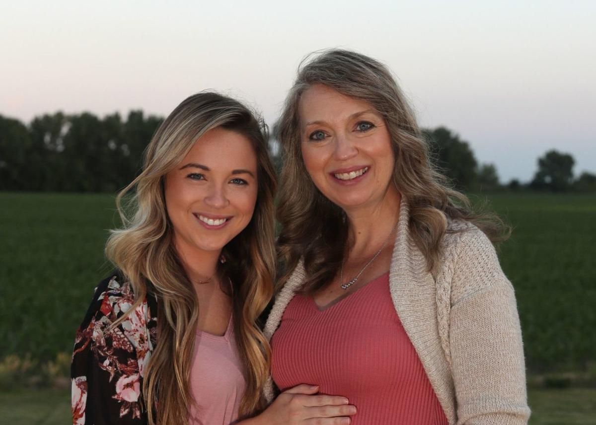 LIFE-ILLINOIS-MOM-51-CARRIES-HER-1-TB.jpg