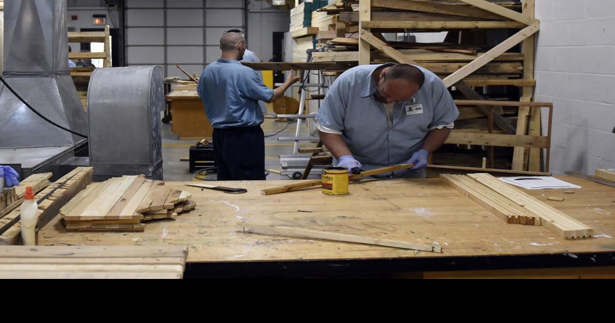 Shawnee prison inmates build doghouses to support nonprofits