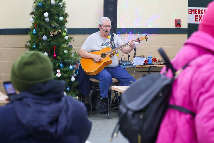 121223-dec-loc-xmasmusic-02.JPG
