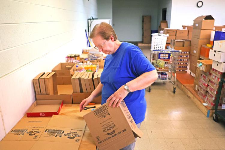 072525-dec-loc-fooddrive_03.JPG