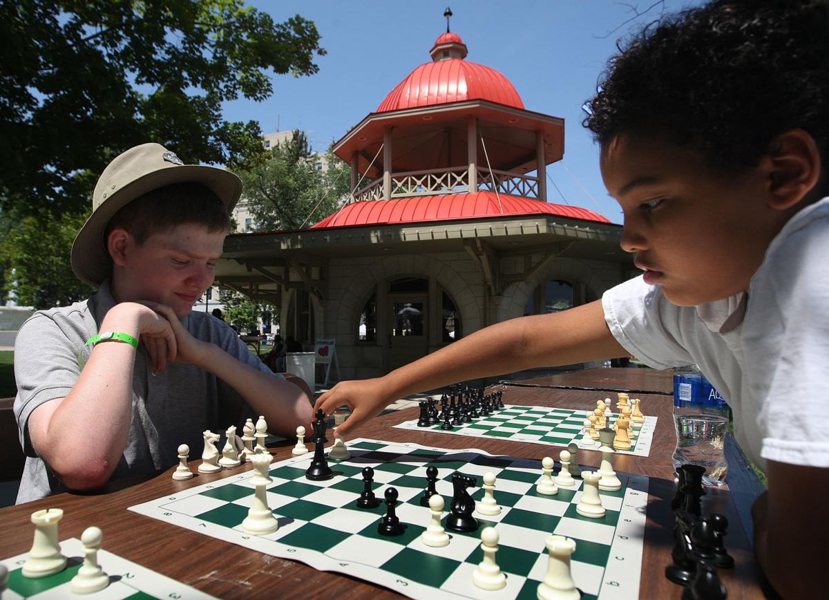 Decatur school's chess club making all the right moves