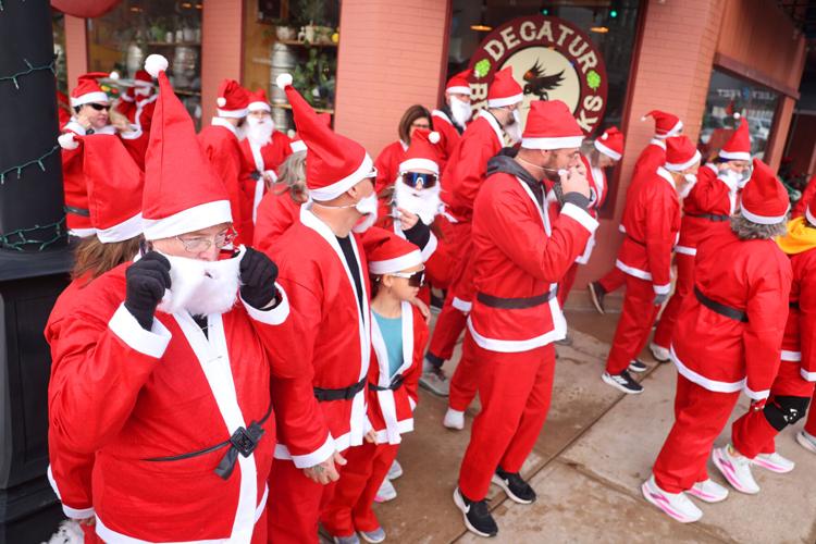 120925-dec-loc-santashuffle_02.JPG