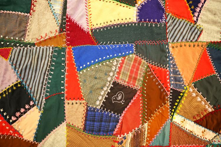 050526-dec-loc-quilts_03.JPG