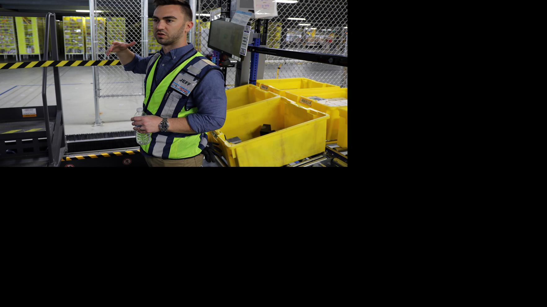 Robots Work Alongside Humans In Illinois Amazon Warehouse For The First Time State Regional Herald Review Com