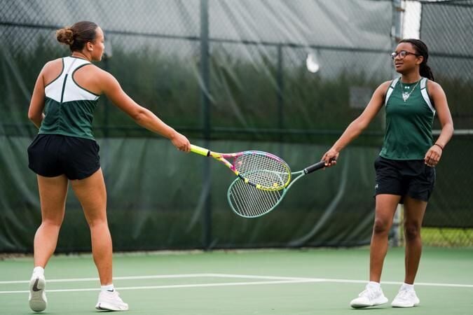 Women’s Tennis Downs Carroll