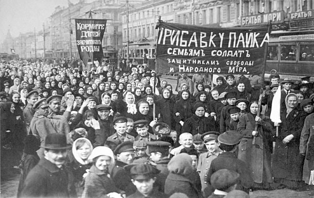 1917: Women's protest in Petrograd, Russia