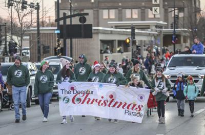 Downtown Decatur Il Christmas Walk 2022 Watch Now: Christmas Parade Cheers Downtown Decatur | Local |  Herald-Review.com